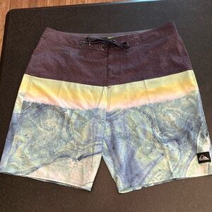 QuickSilver Highline Boardshorts, 36, excellent worn condition
